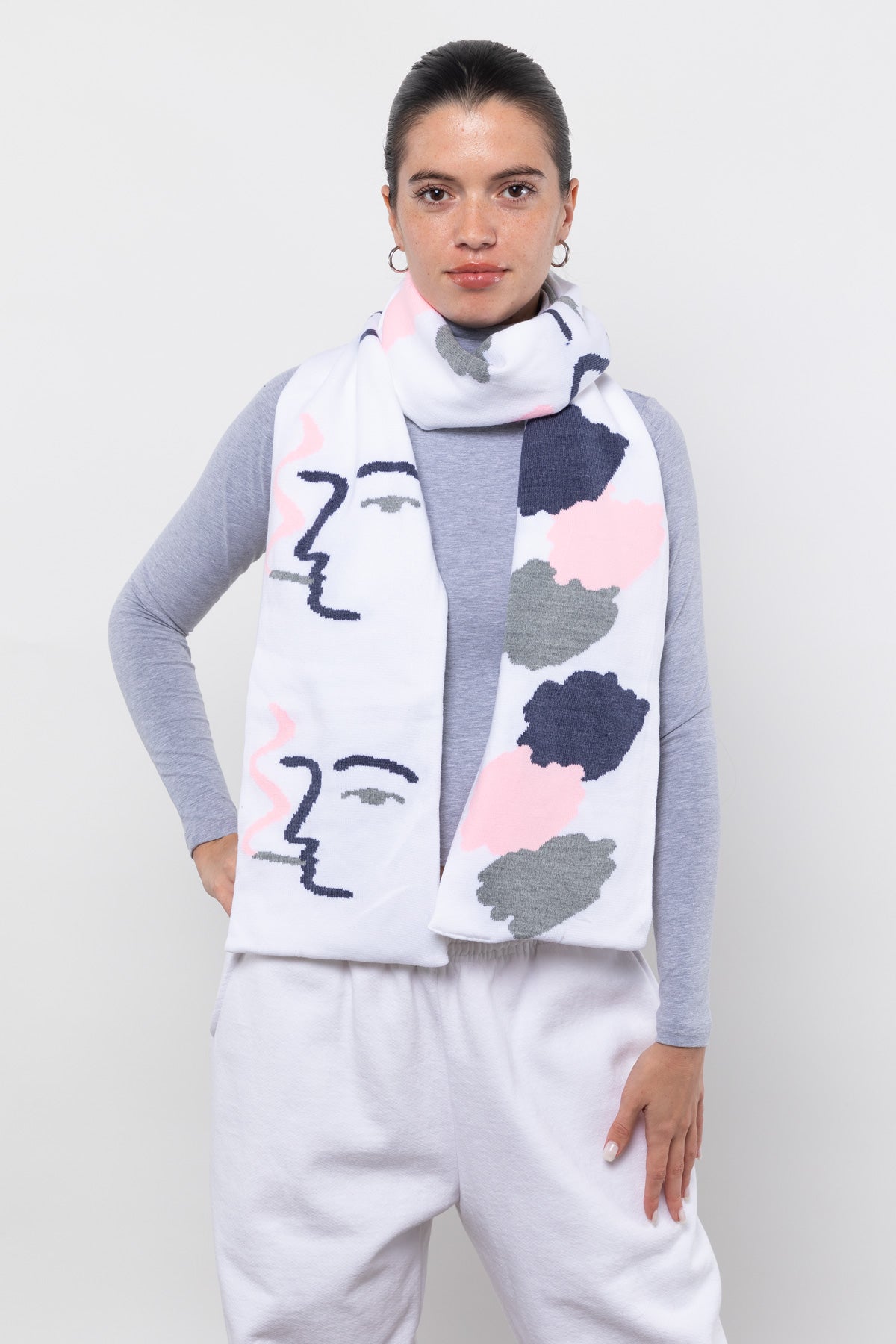 Je Fume Scarf – Stylish Fashion Accessory